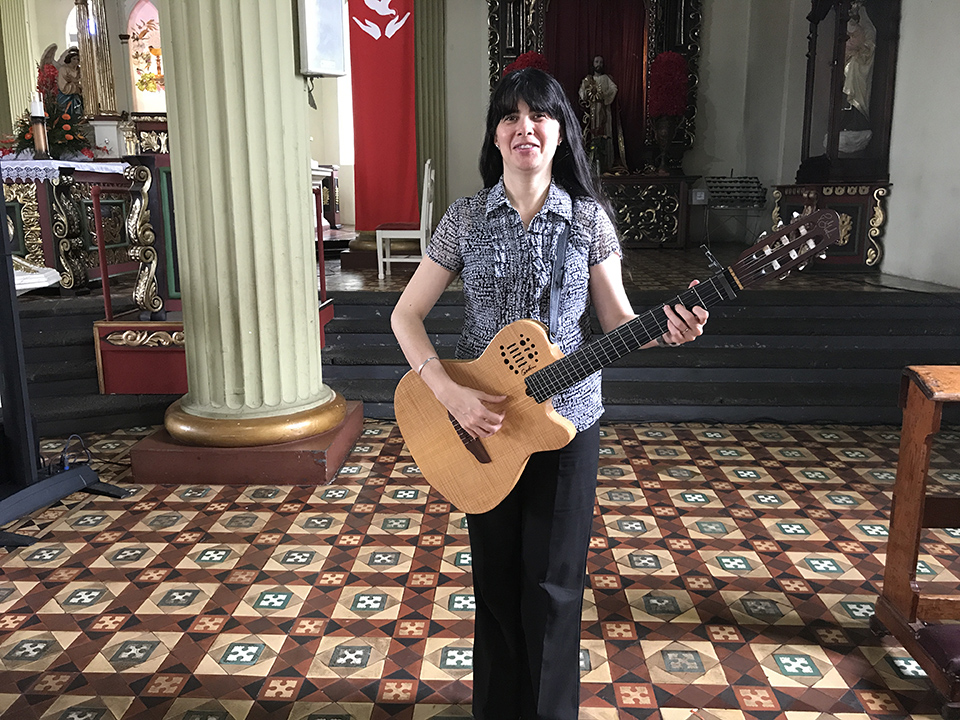 Canto en actividades religiosas Ministerio de Silvia Rodriguez